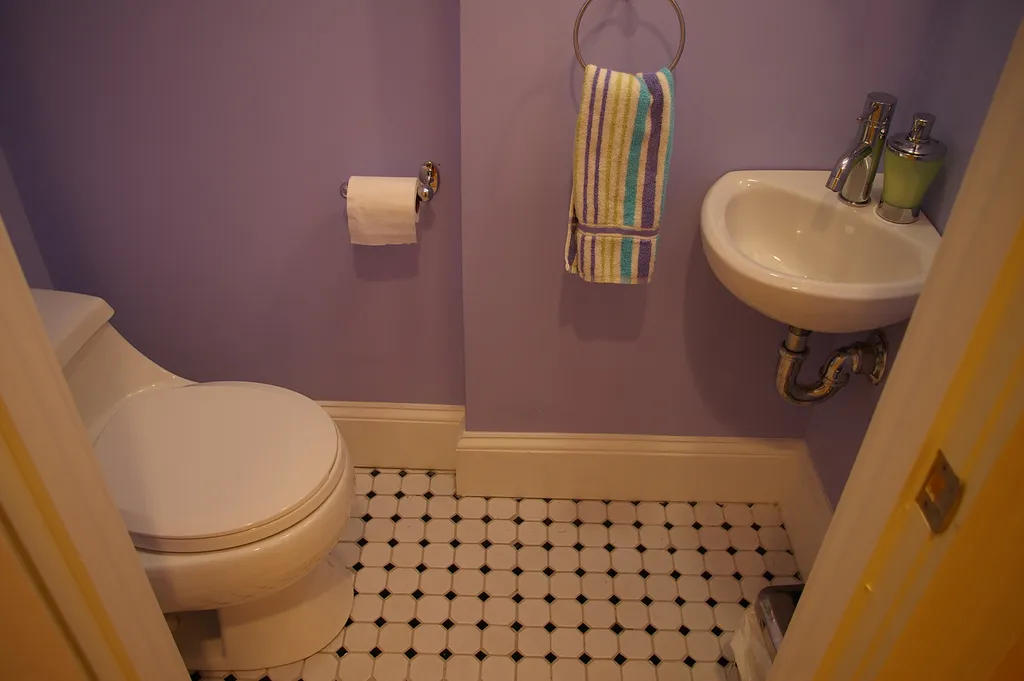 10 Easy And Practical Hacks Perfect For Small Bathrooms