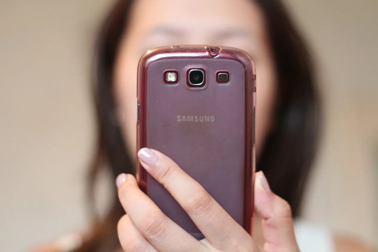 Parents, Here’s 8 Reasons to Drop Your Phone Now