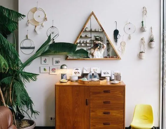 Uniquely-Shaped Mirror Décor For Your Condo Interior Design