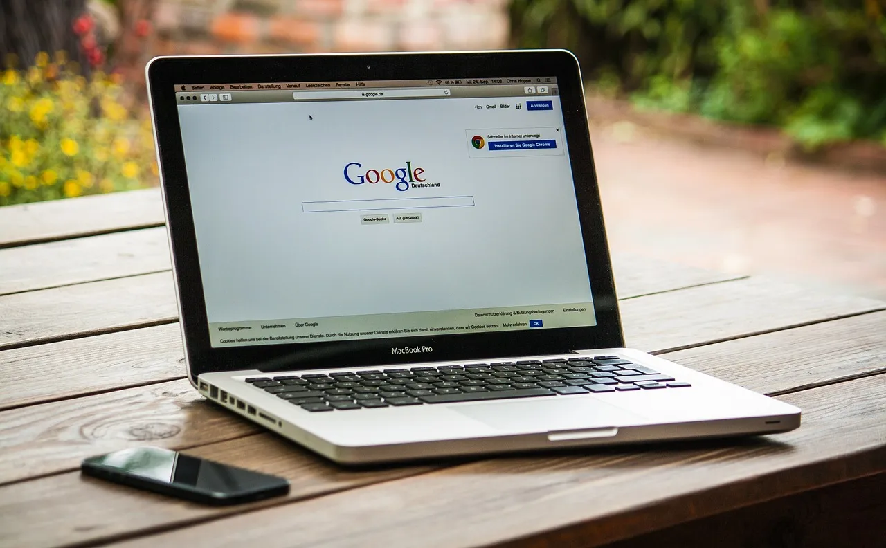 12 Work-From-Home Pros and Cons That You Should Know