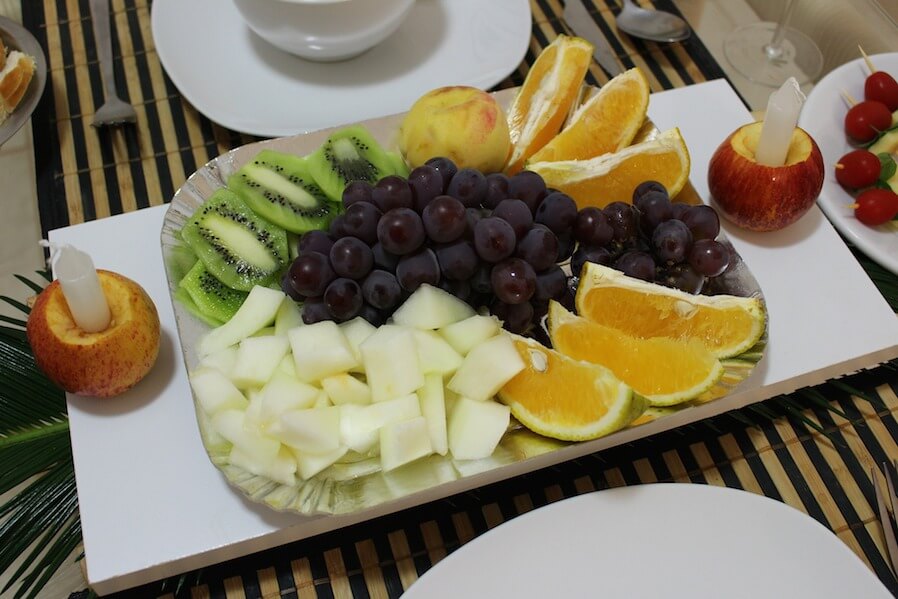 6 Underrated Rounded Fruits To Include In Your Media Noche Table