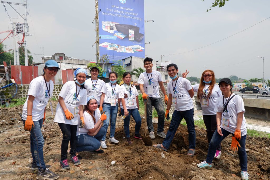 Some_of_DMCI_Homes_volunteers_who_joined_the_housebuilding_activity_with_Gawad_Kalinga