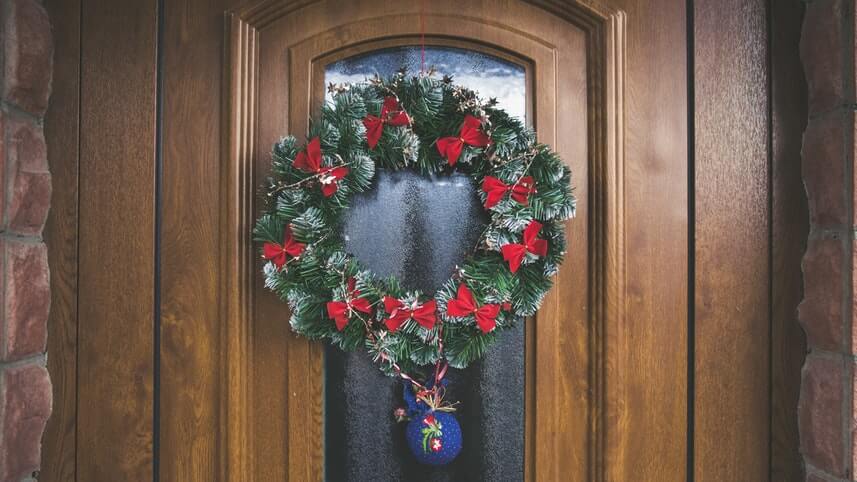 christmas decor oversized bulb-filled wreath
