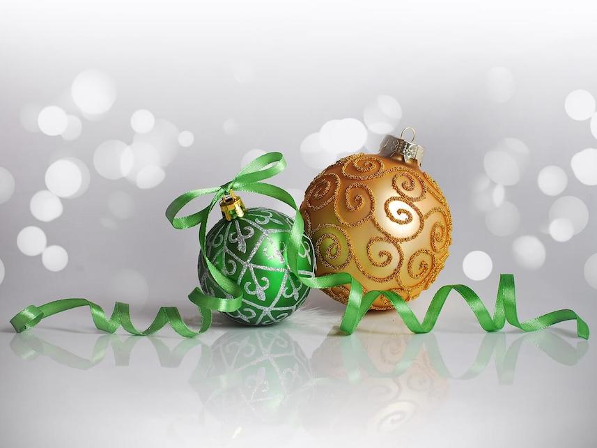 christmas decor windowsill