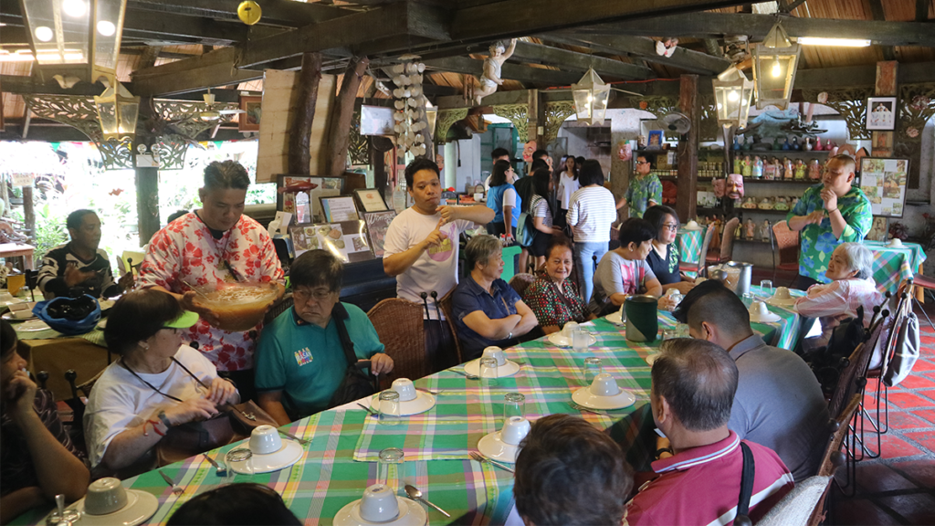 Everyone’s eager for the lunch to be served at Balaw Balaw Restaurant and Art Gallery.