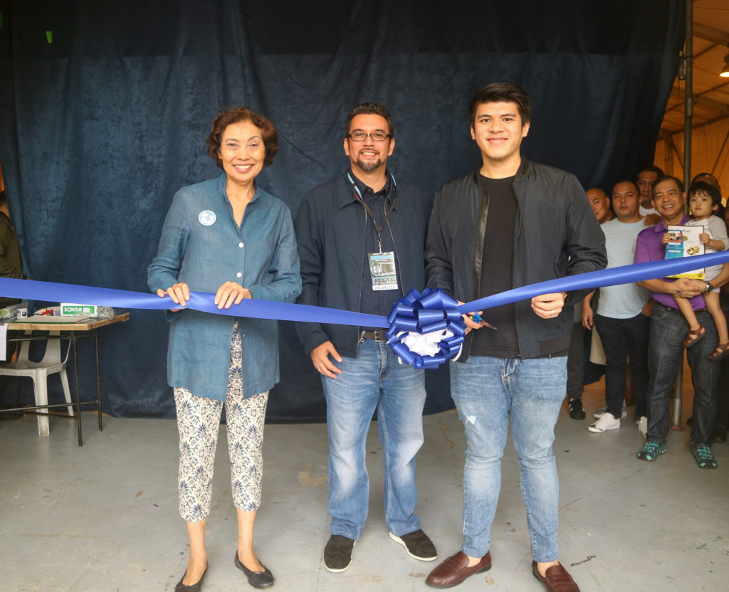 The cutting of the ribbon to mark the start of the event. (From left to right) Cristina Estrada of CRIBS Foundation Inc., Philip delos Reyes of Team Lightspeed, Shaun Apolinario of DMCI Homes.