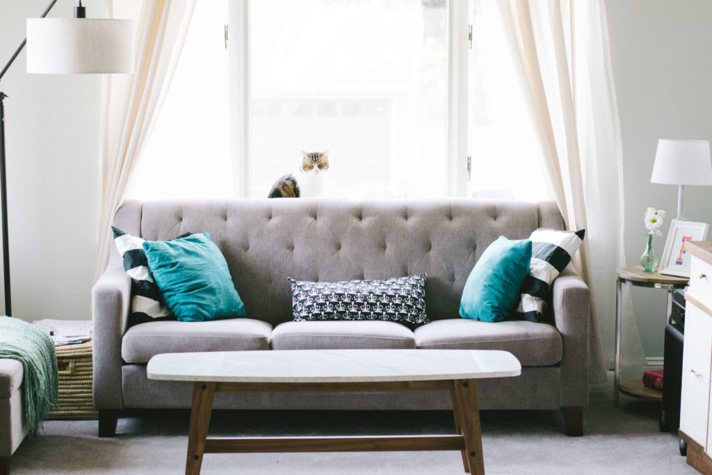 place-furniture-base-on-feng-shui-decor-tips