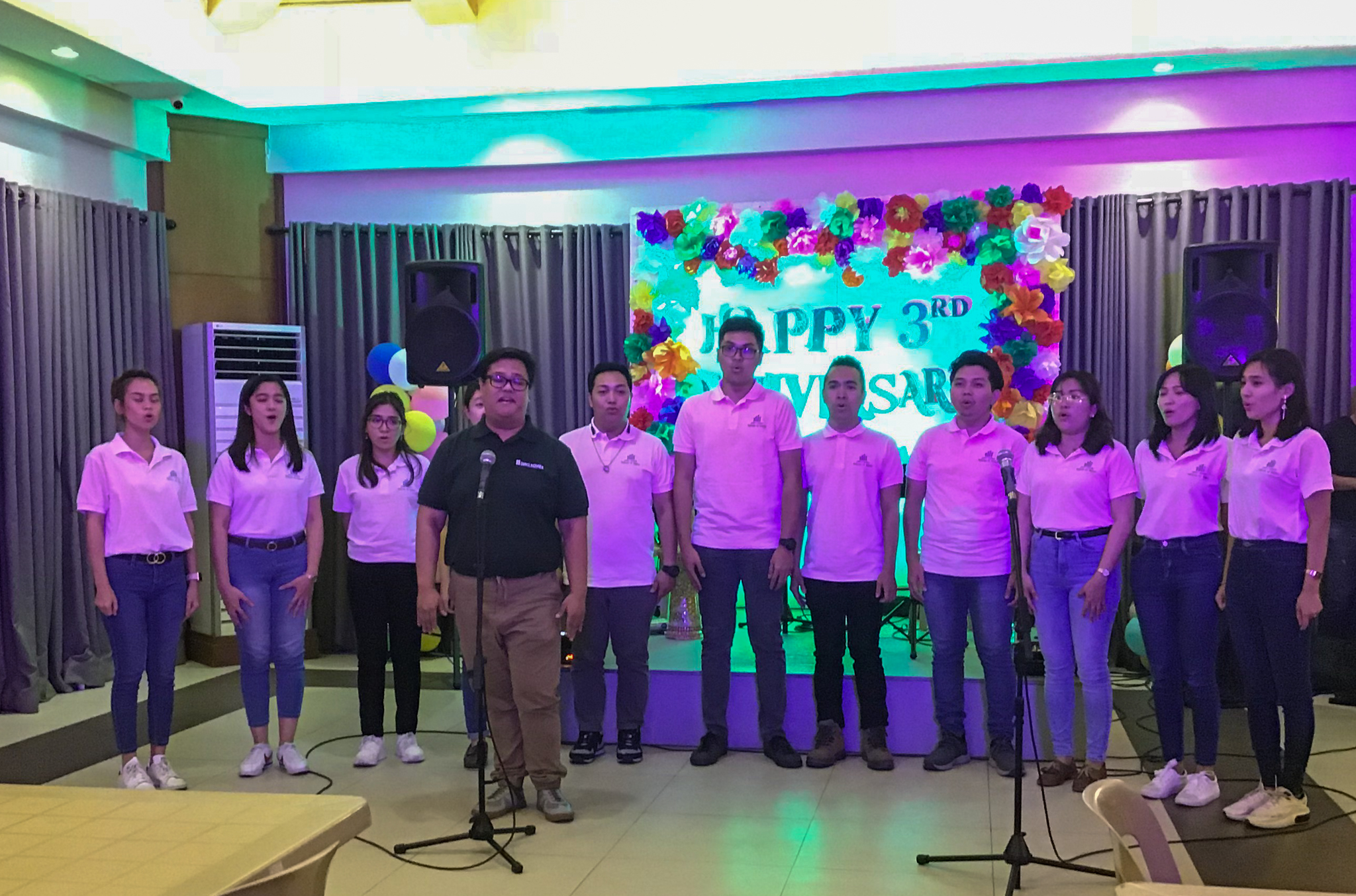 The Voices of Home: DMCI Homes’ chorale serenaded everyone with their special performance. 