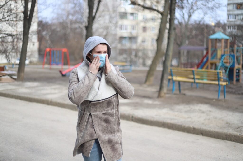 woman wearing face mask