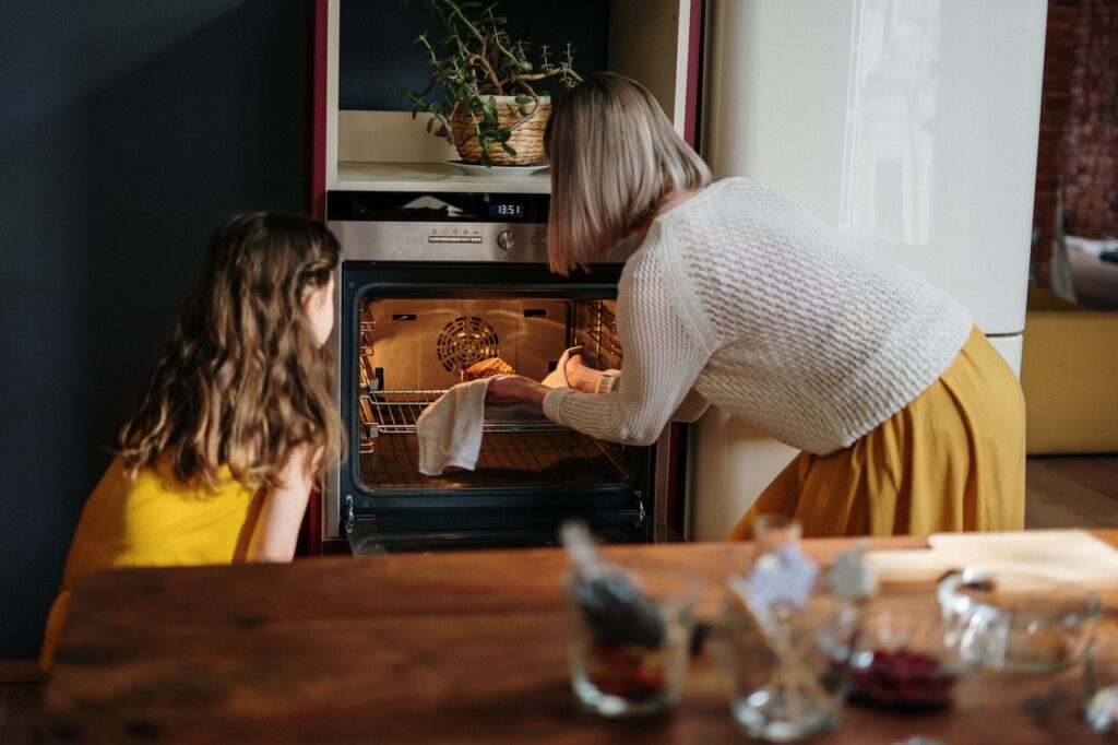 mother daughter baking