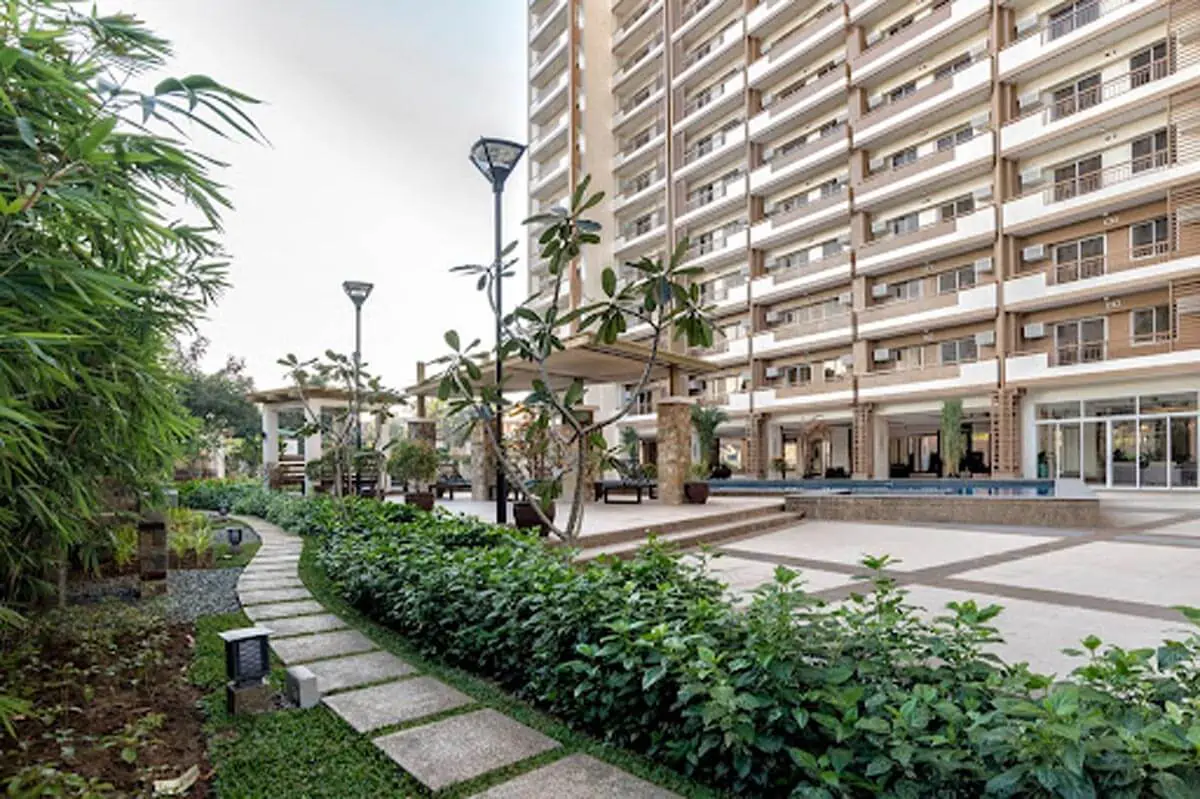 One Castilla Place
