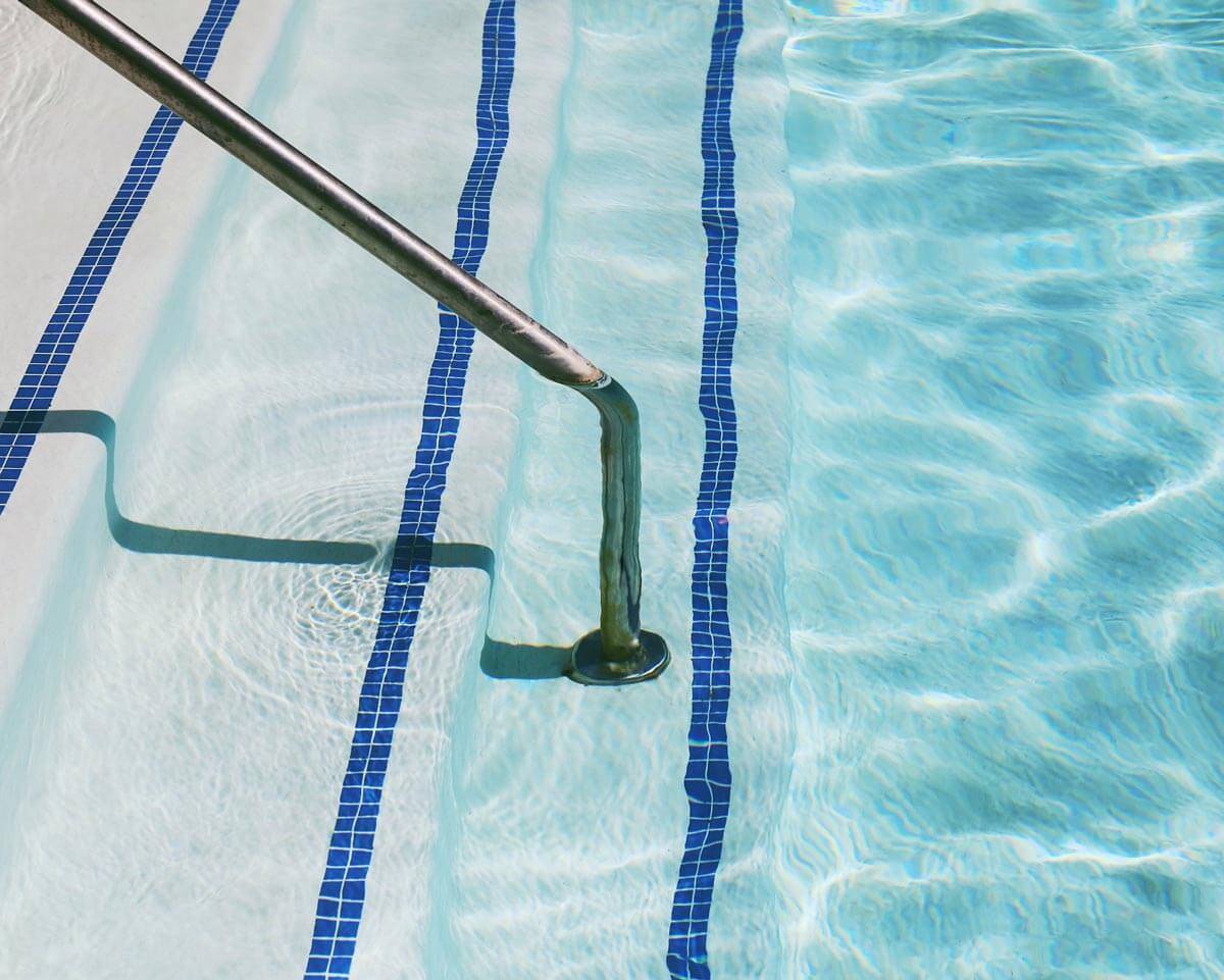 blue strap on blue swimming pool