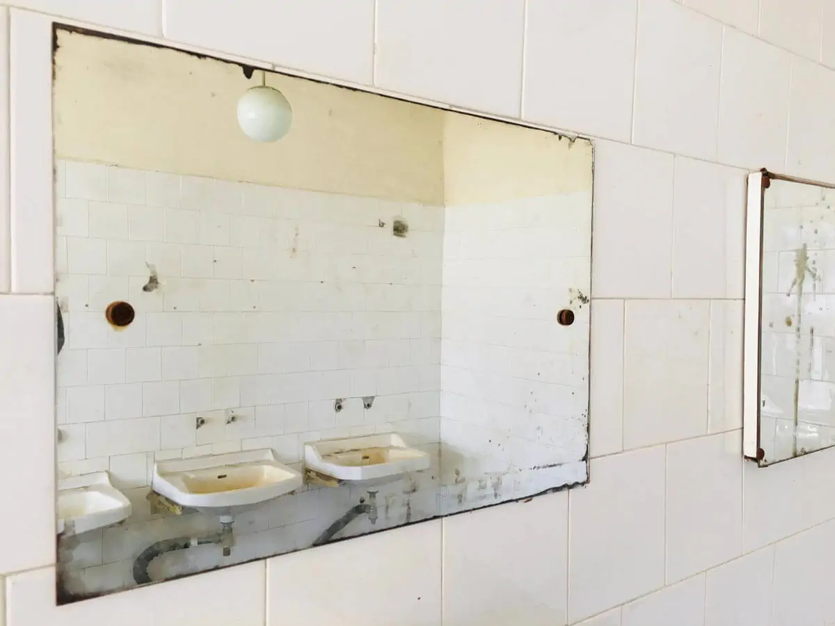 white ceramic sink without faucet