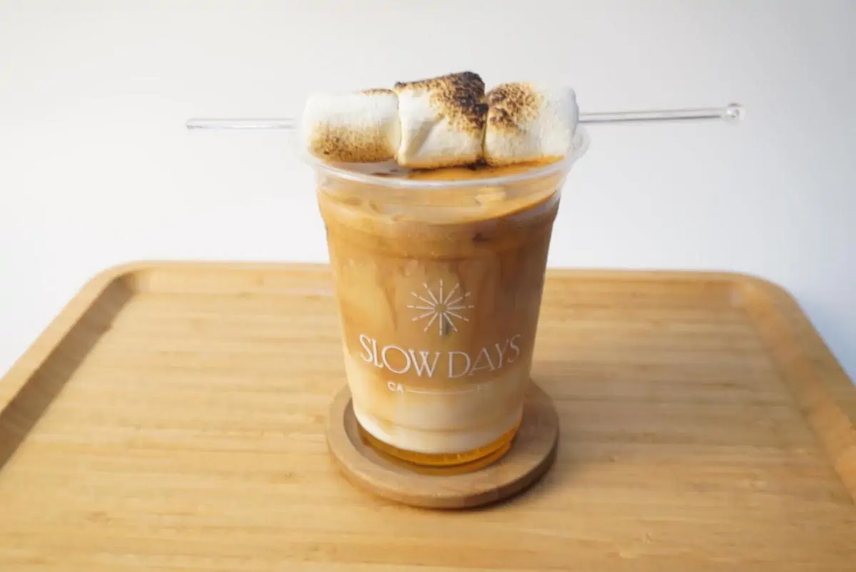 slow day cafe coffee