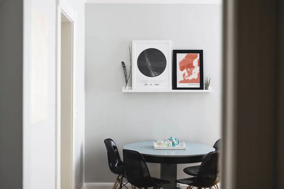 table-with-four-chairs-under-two-posters